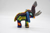 Elefante de arte huichol en chaquira multicolor sobre madera 