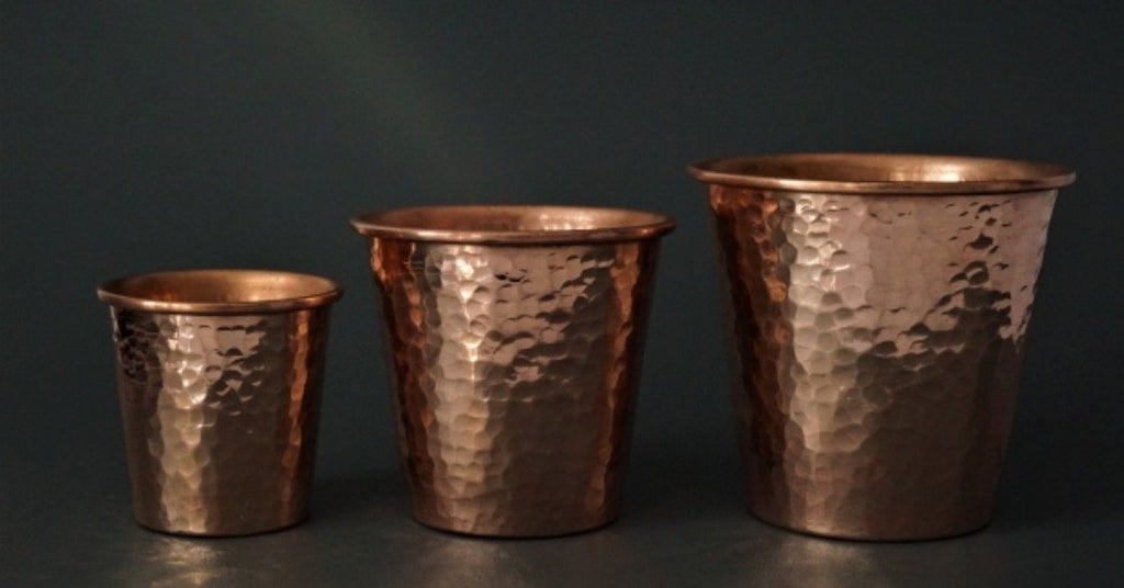 Vaso de cobre moderno martillado a mano 