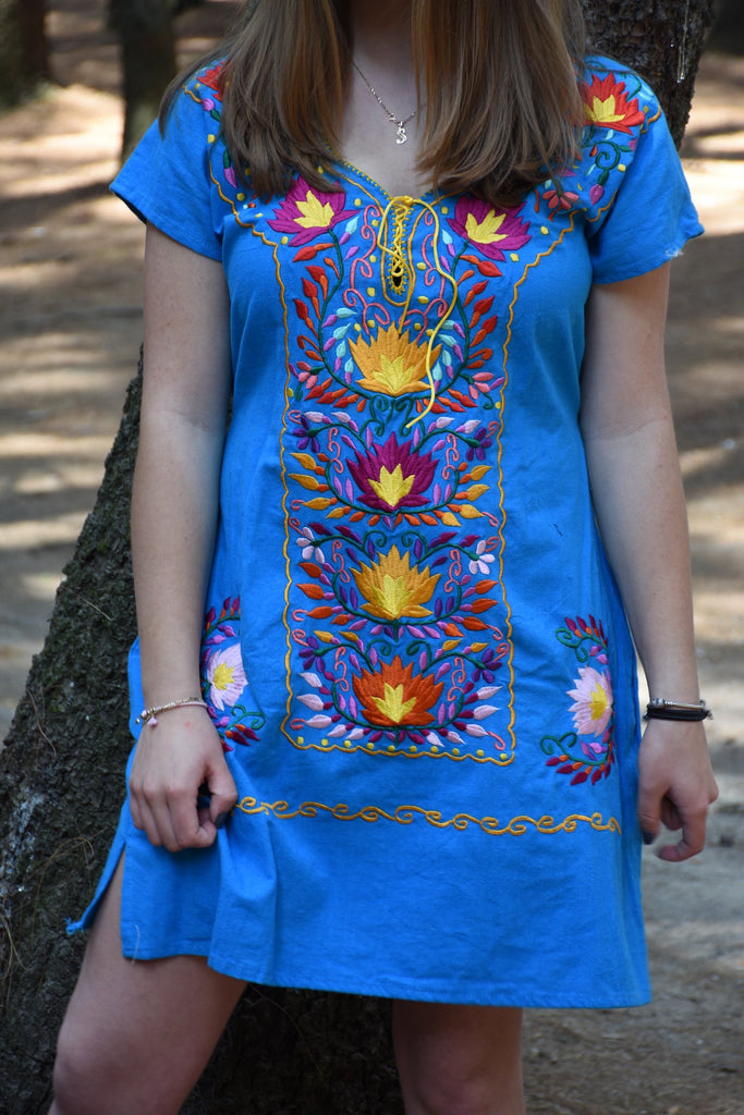 Vestido para mujer azul de manga corta ajustable a la cintura con flores bordadas a mano 